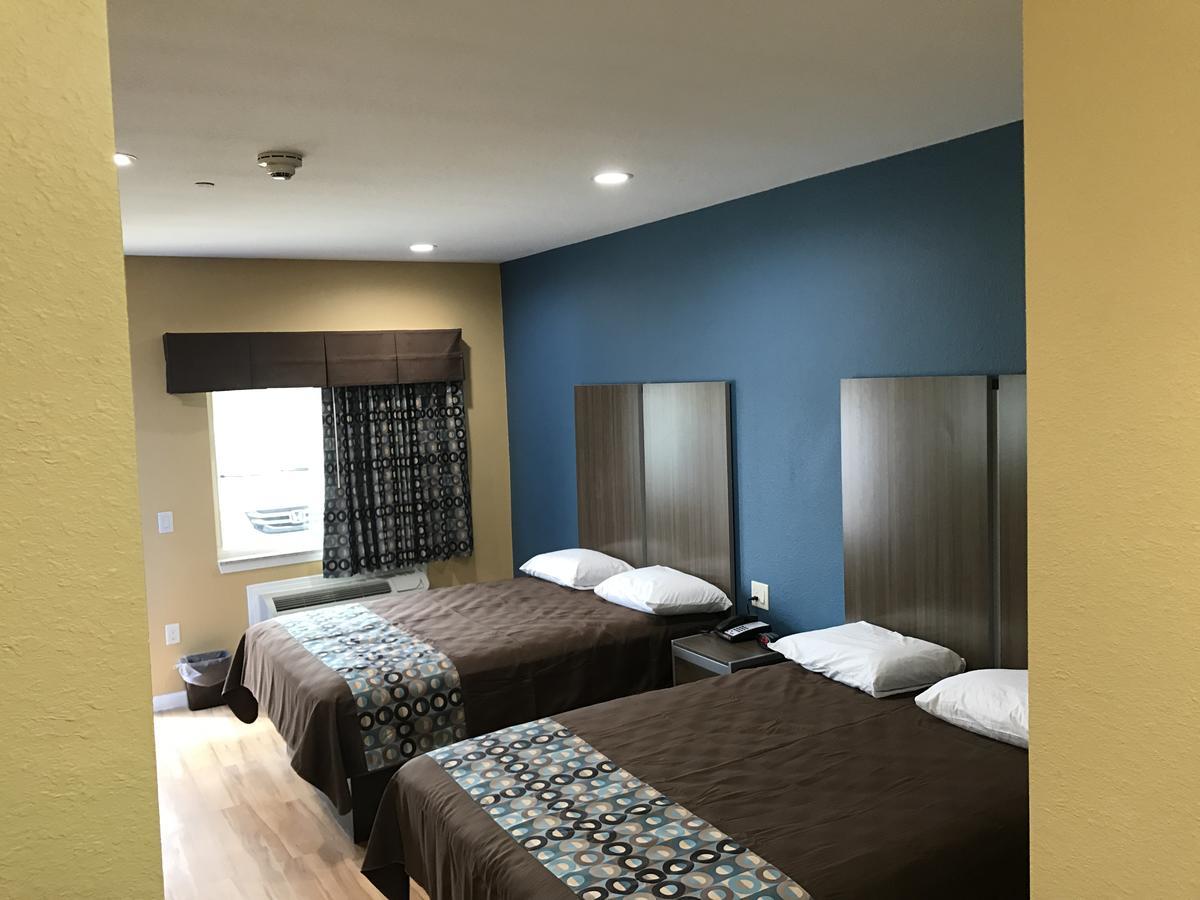 Deluxe Inn & Suites - Baytown Exterior photo