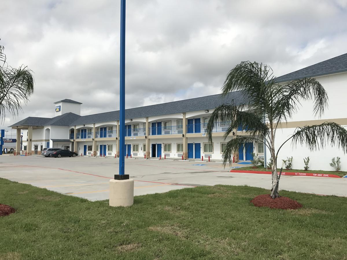 Deluxe Inn & Suites - Baytown Exterior photo