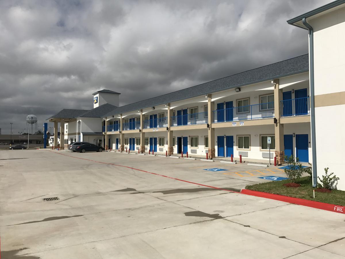 Deluxe Inn & Suites - Baytown Exterior photo