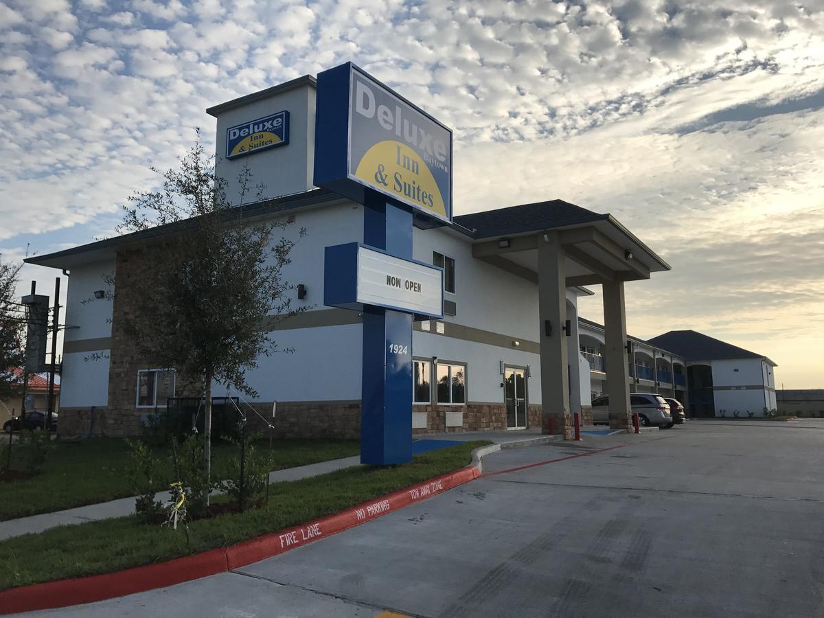 Deluxe Inn & Suites - Baytown Exterior photo